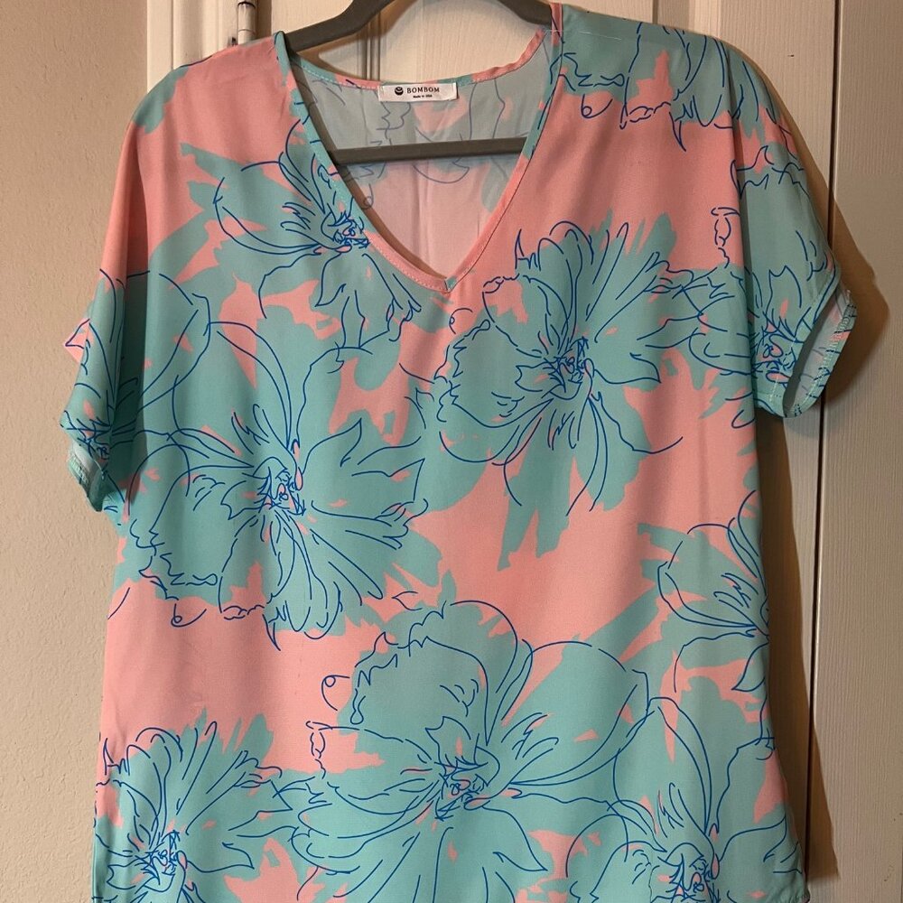 Women's BomBom Short Sleeve Floral Blouse - Pink & Teal - V-Neck - Small